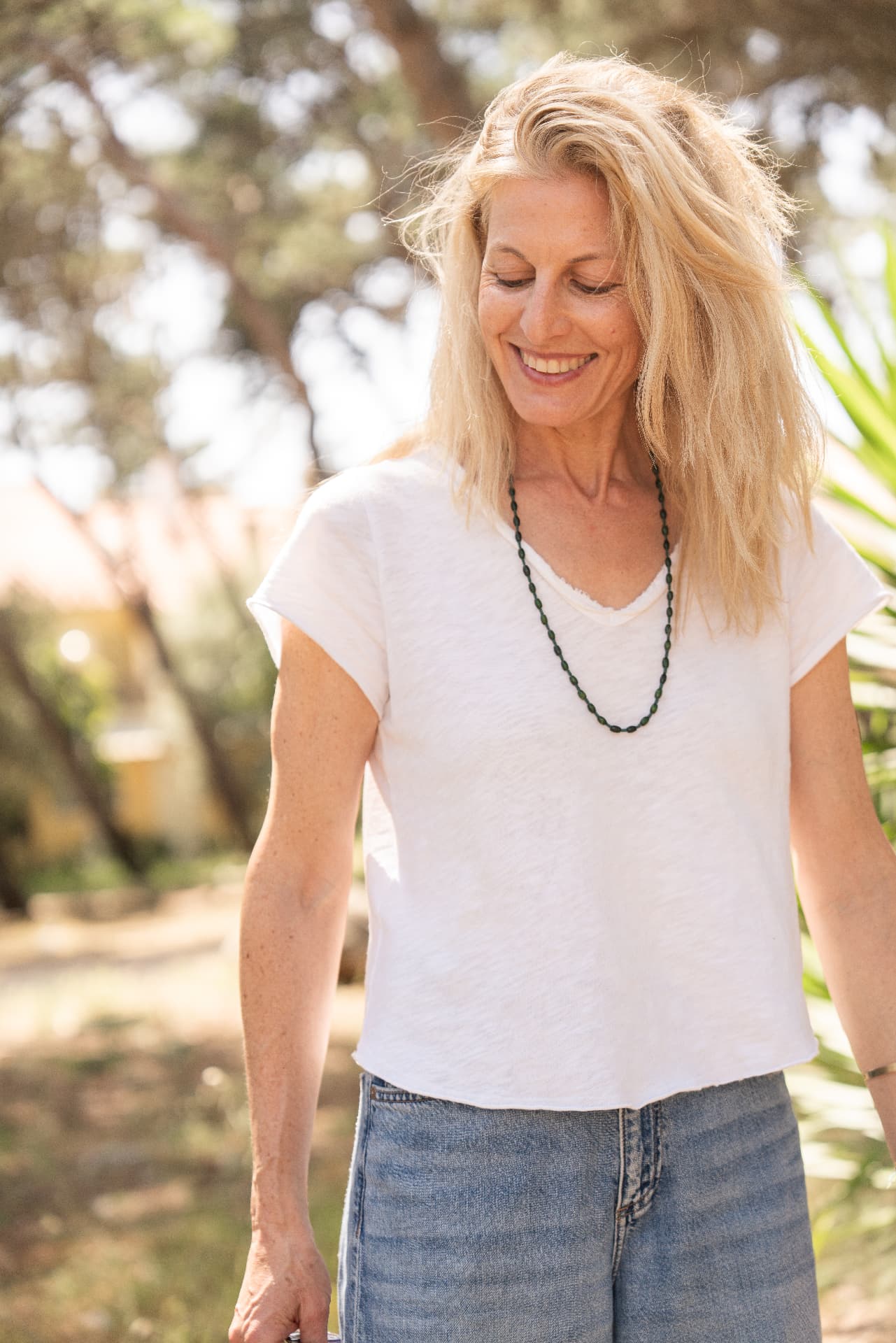 Naomi Silver smiling outdoors in Cascais, Portugal